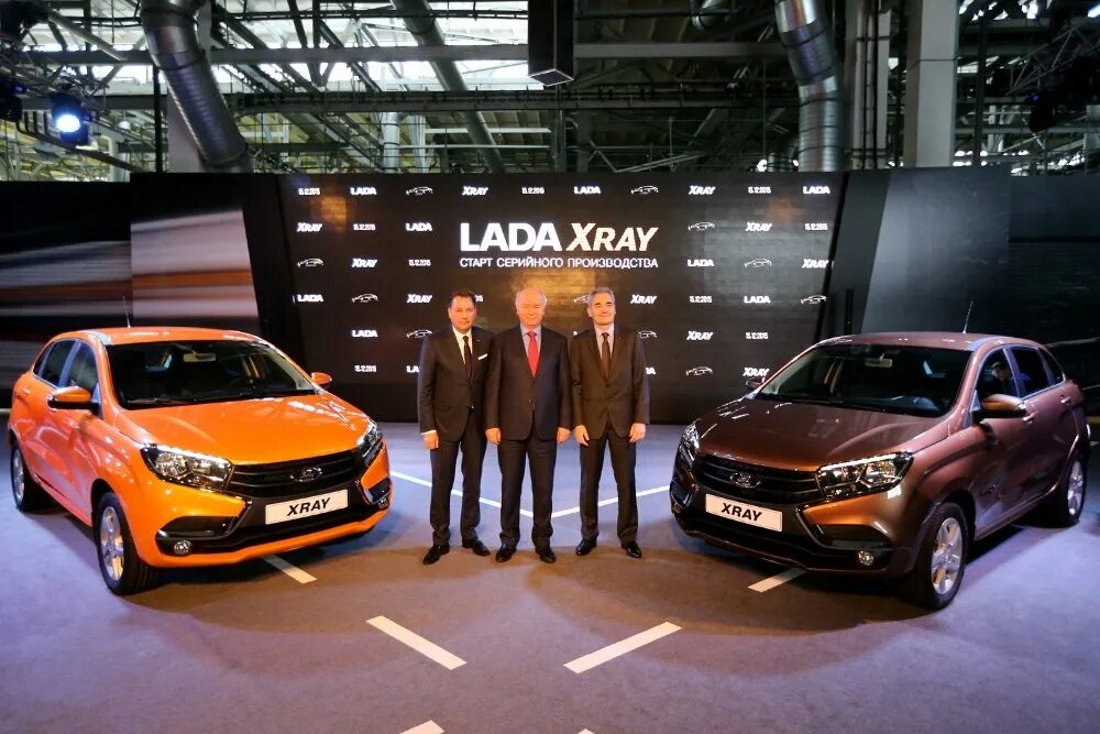 Jaguar land rover автосалон. Автомобильная промышленность китая. Лада интей на коломяжском. Автосалон ваз. Lada модельный ряд 2022.