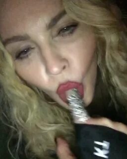 Madonna Simulazione Instagram Di Un Pompino Il Video,Madonna Se Votate Hill...