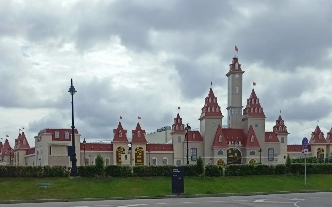 Dream hall. Остров мечты аттракционы. Остров мечты в Москве Андропова 1. Остров мечта Саратов. Остров мечты Белгород.