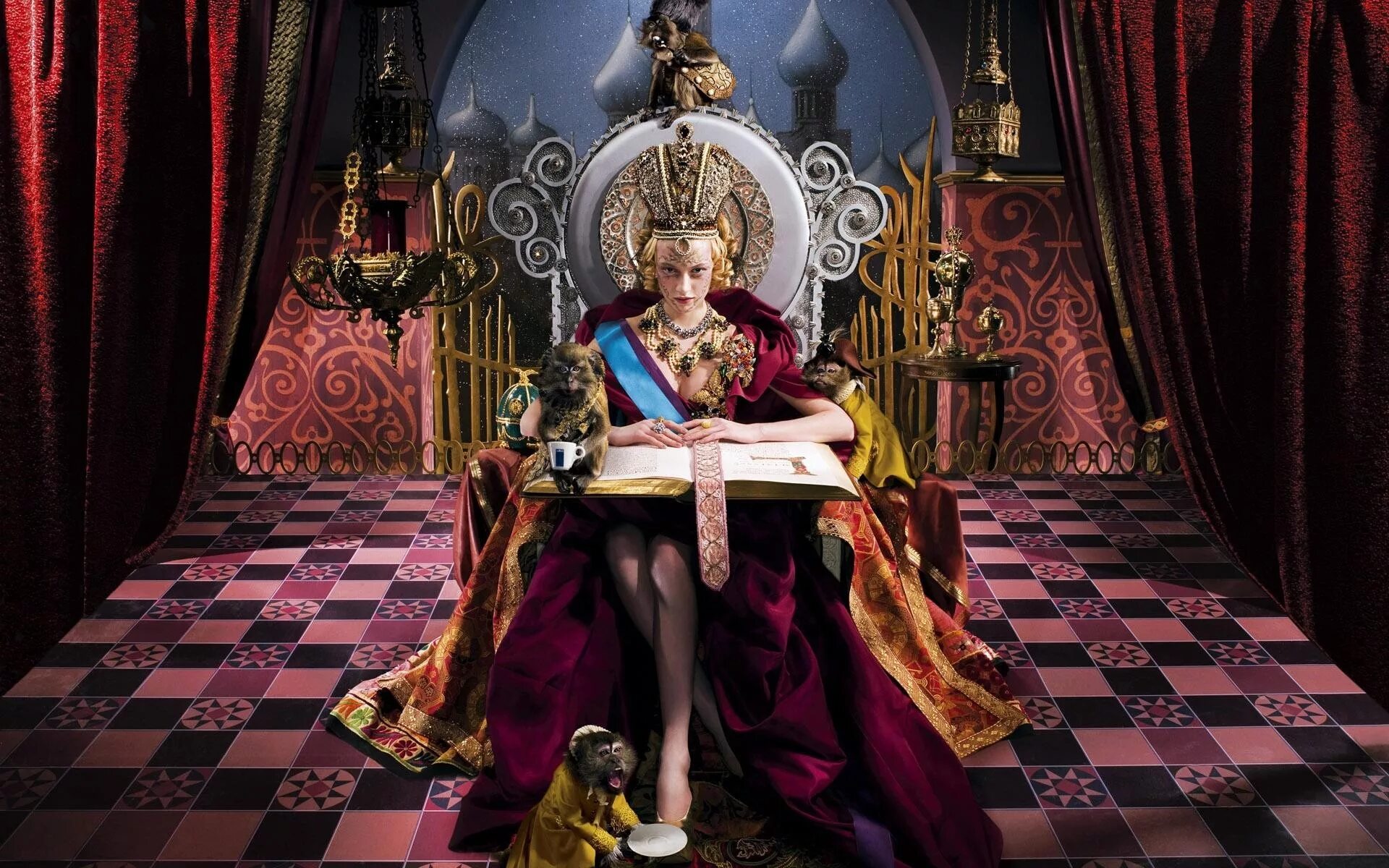Корона на черном фоне. Заставка королева. Queen обои на телефон. Заставка королева. Корона.