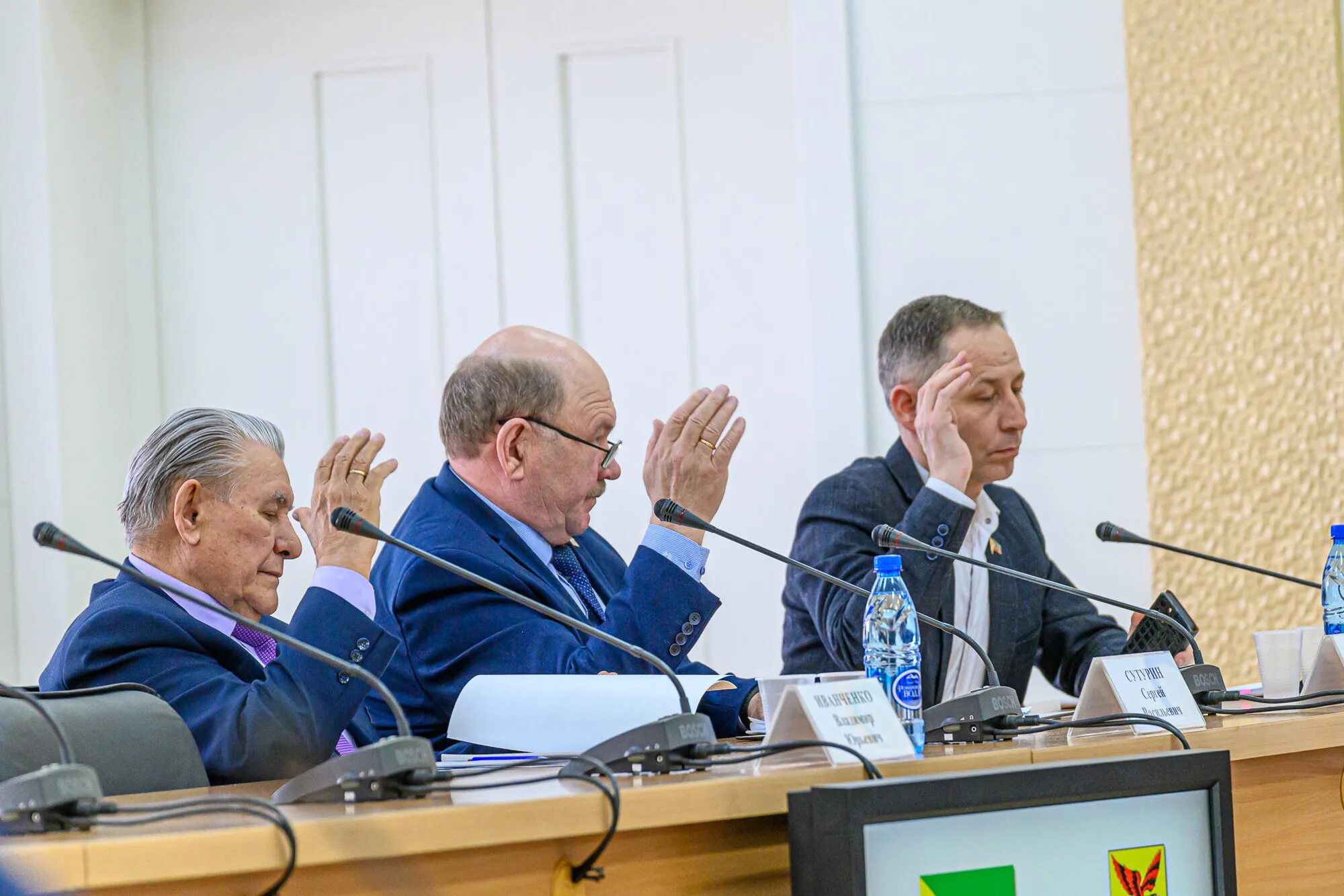 Фракции законодательного собрания. Депутатский прием КПРФ. Правотворческая политика фото.