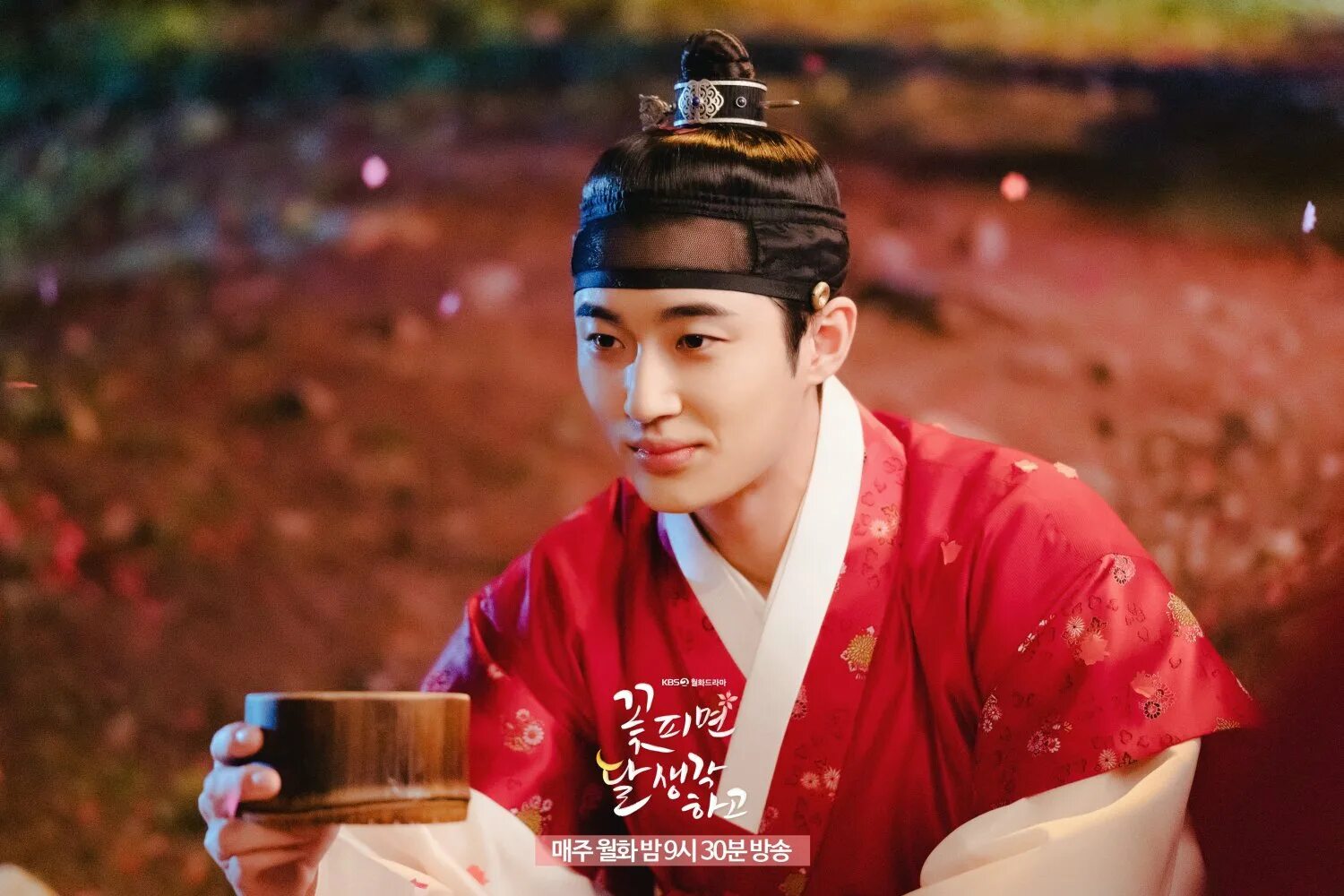 Когда цветут цветы я думаю о луне дорама. Когда расцветают цветы дорама серия 14. Думаю о луне когда цветут цветы. Дорама когда цветет цветы я думаю о луне скрин. Когда цветут цветы я думаю о луне дорама актеры.