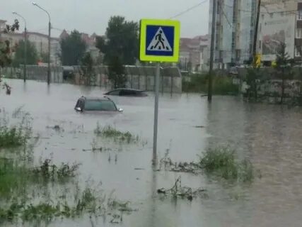 Залило машину водой