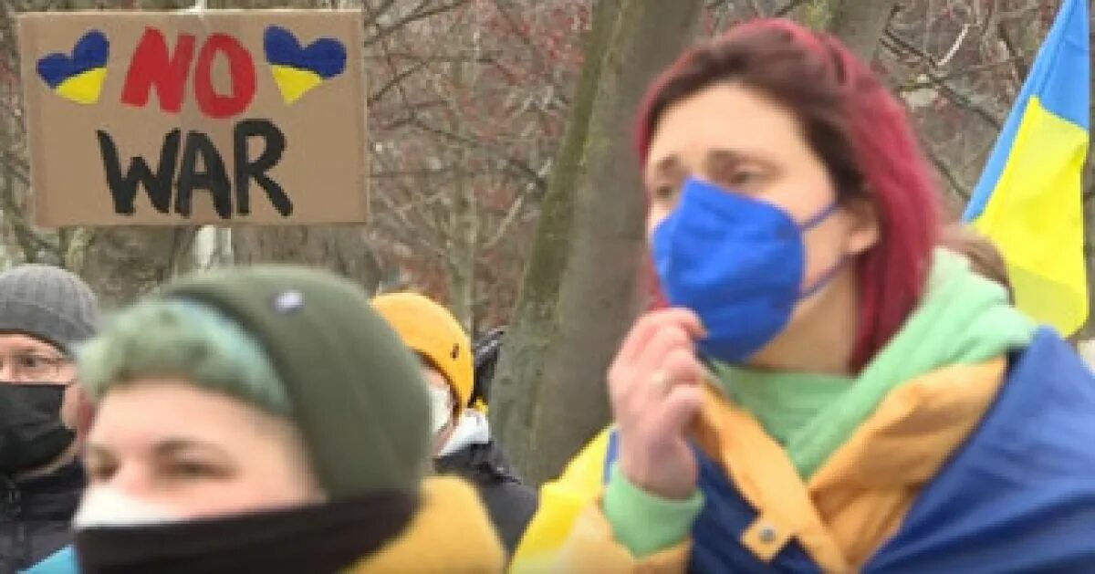 Европейцы против Украины. Протест за Украину в Европе. Знак против войны. Берлин протесты за Украину.