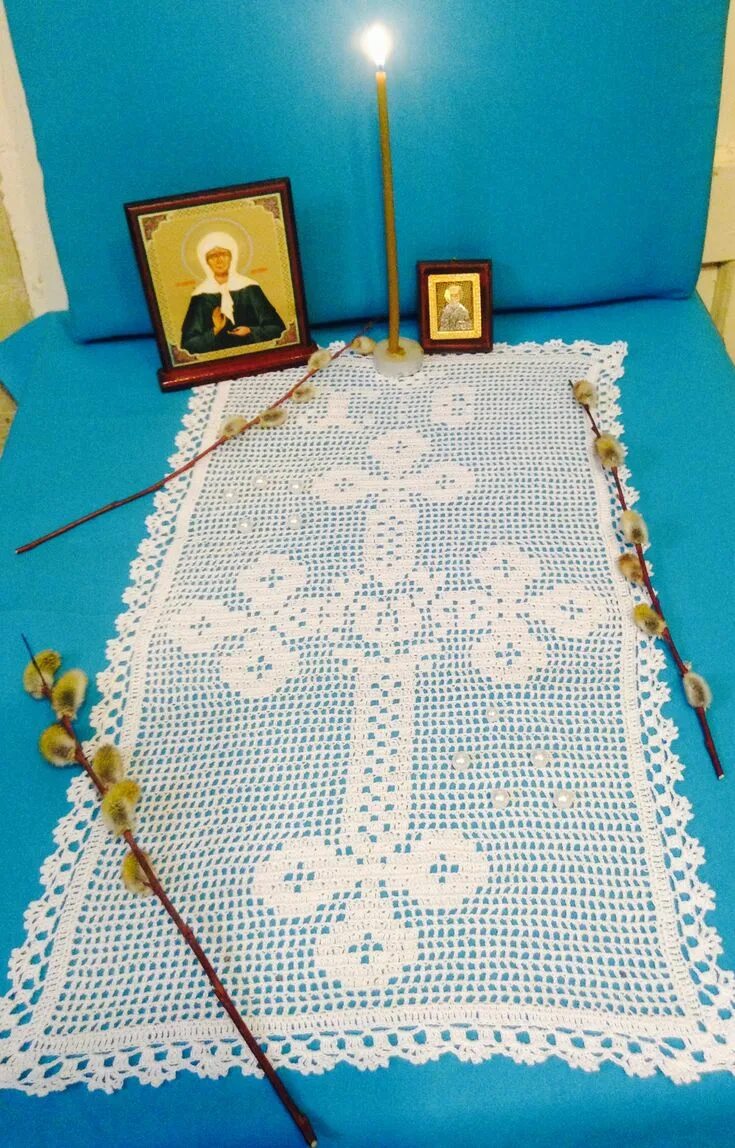 Пасхальная салфетка крючком в технике филейного вязания. Филейные салфетки пасхальные. Салфетка на Пасху крючком. Филейные салфетки крючком к Пасхе. Вязаная салфетка к Пасхе.