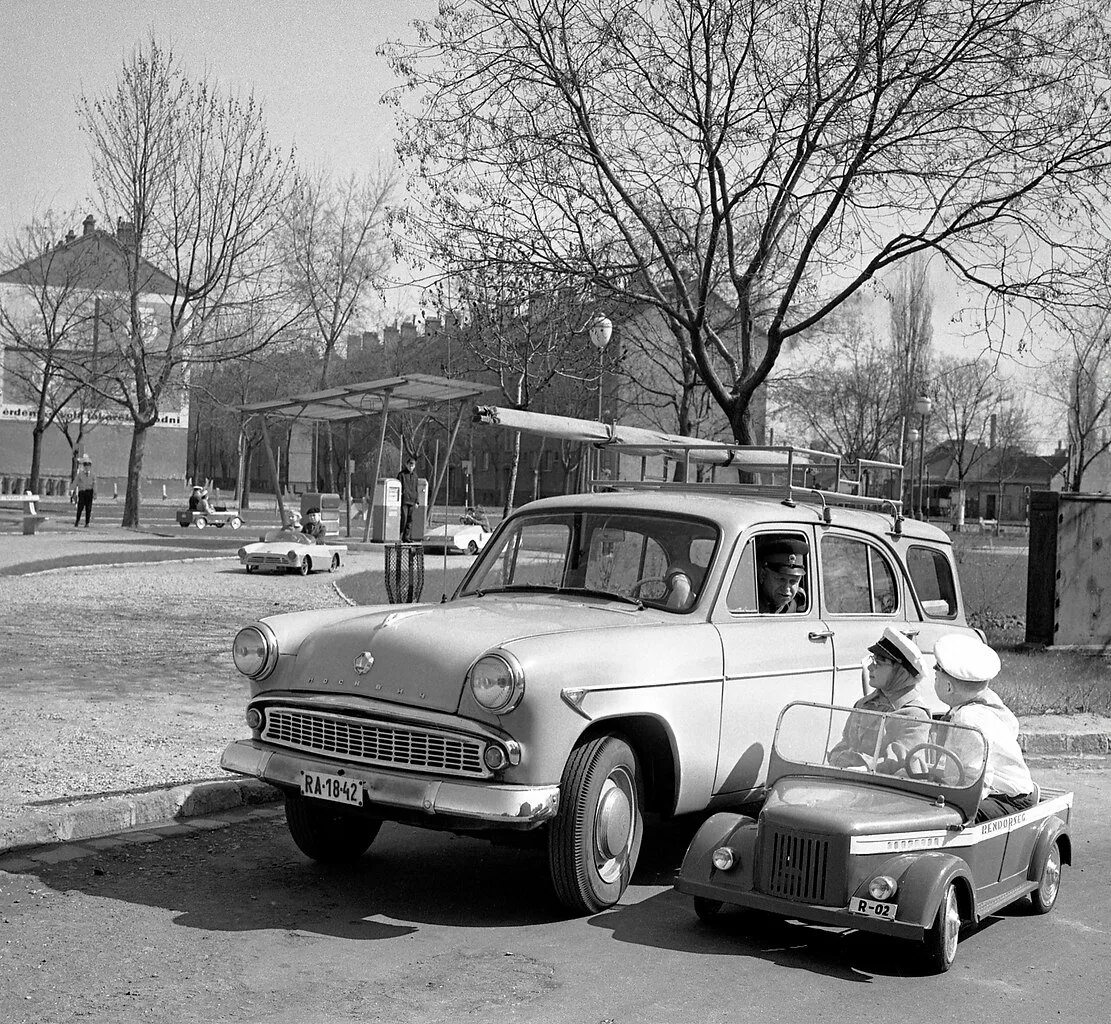 Soviet car. Москвич 424. Старинные советские машины. Ретро авто СССР. Редкие советские машины.