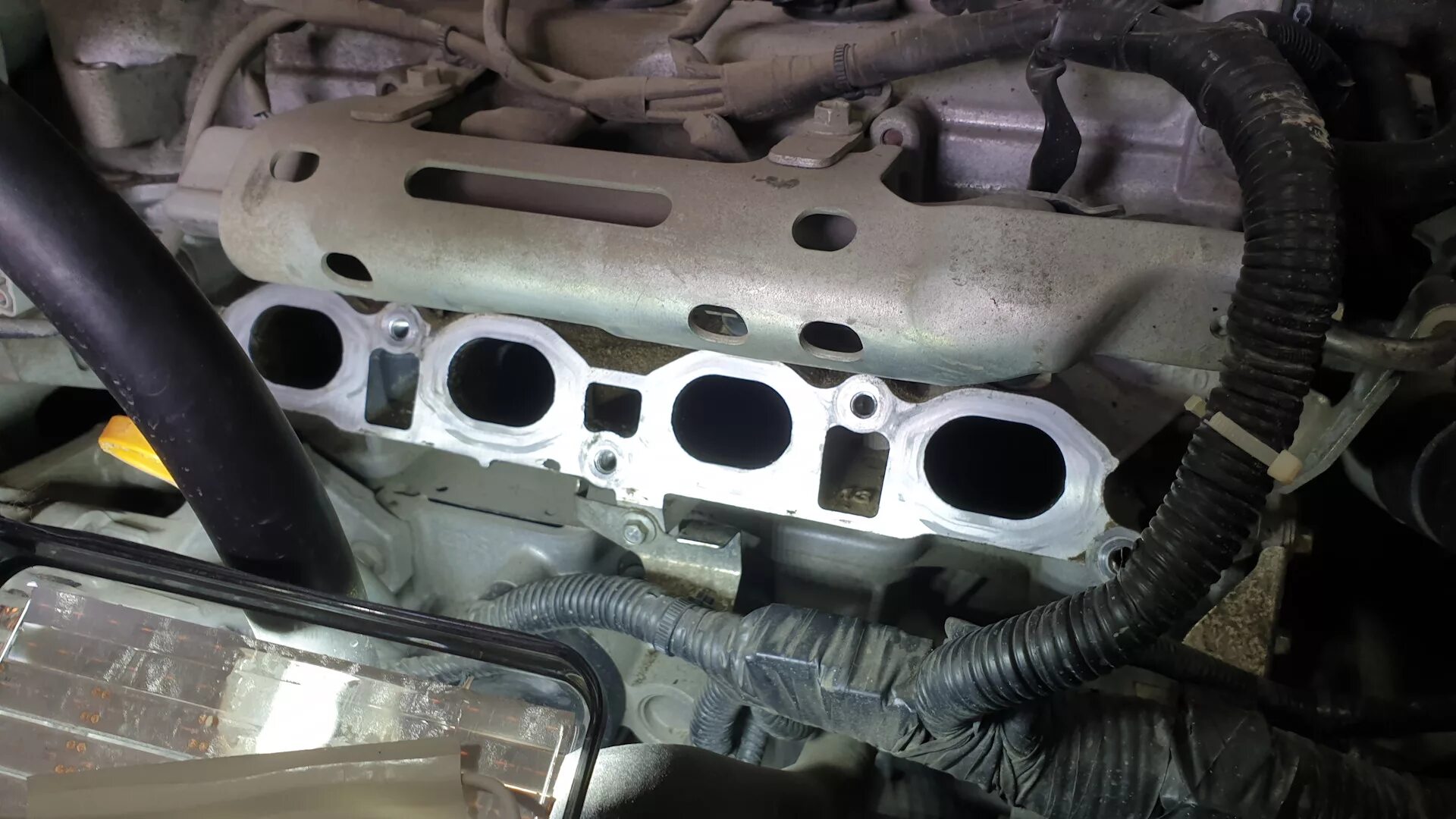 Впускной коллектор рено дастер 1. Впускной коллектор рено к4м. Замена прокладки коллектора двигатель. Прокладка впускного коллектора ваз 21213. Прокладка впускного коллектора уаз 469.