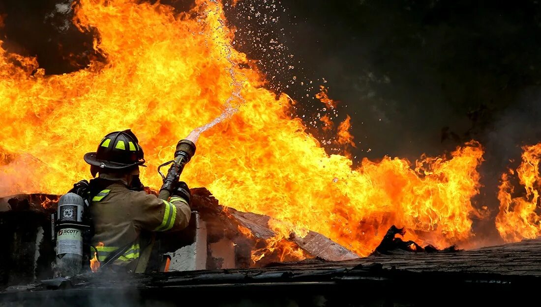 Смерч с огнем. Техногенные чс на пожаро-взрывоопасных объектах. Пожар «дикси» в сша. Could fire. Australia fire and rescue.