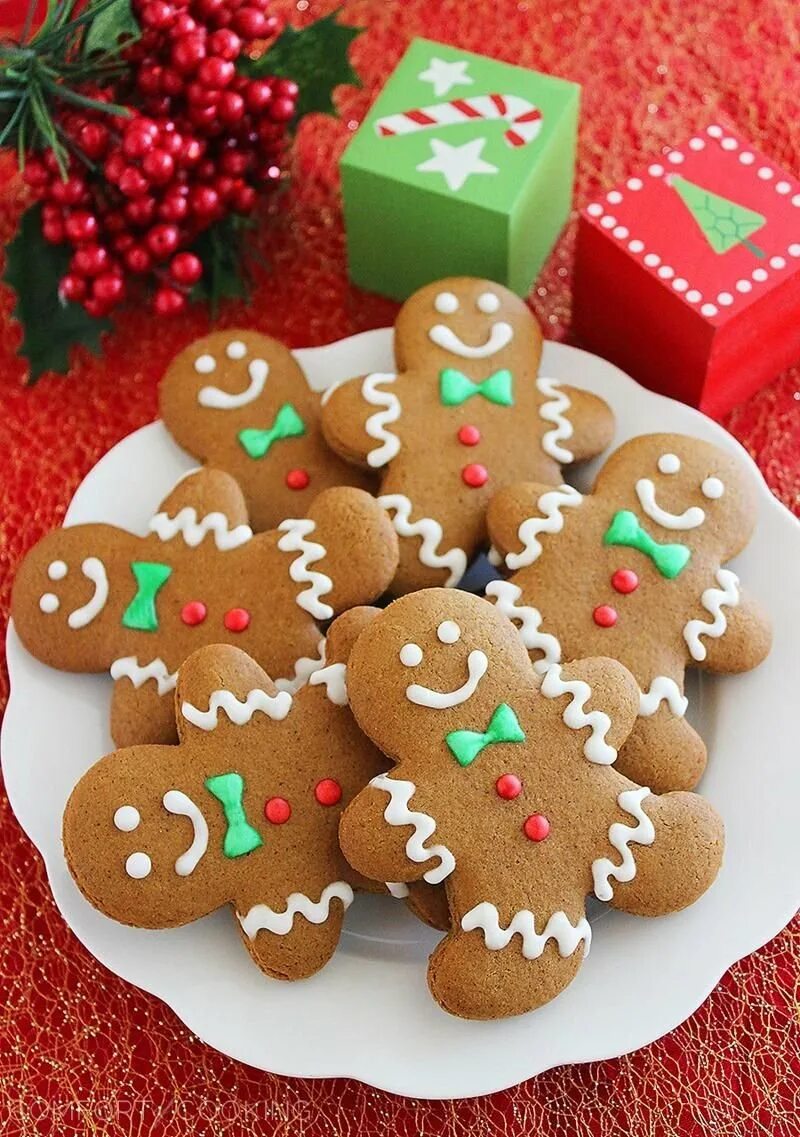 Пряничный человечек Gingerbread man. Рождественские имбирные пряники. Рождественское печенье. Новогодние печеньки.