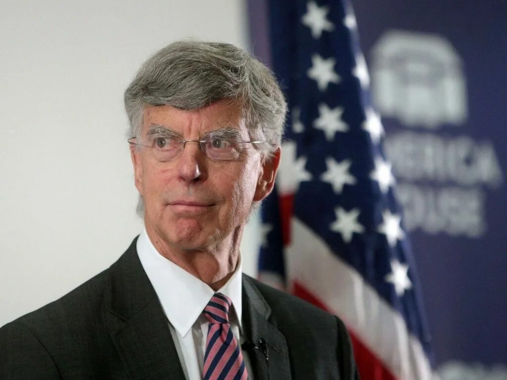 бывший американский дипломат. бывший американский дипломат. бывший американский дипломат. Michael springmann. послу сша макфол.