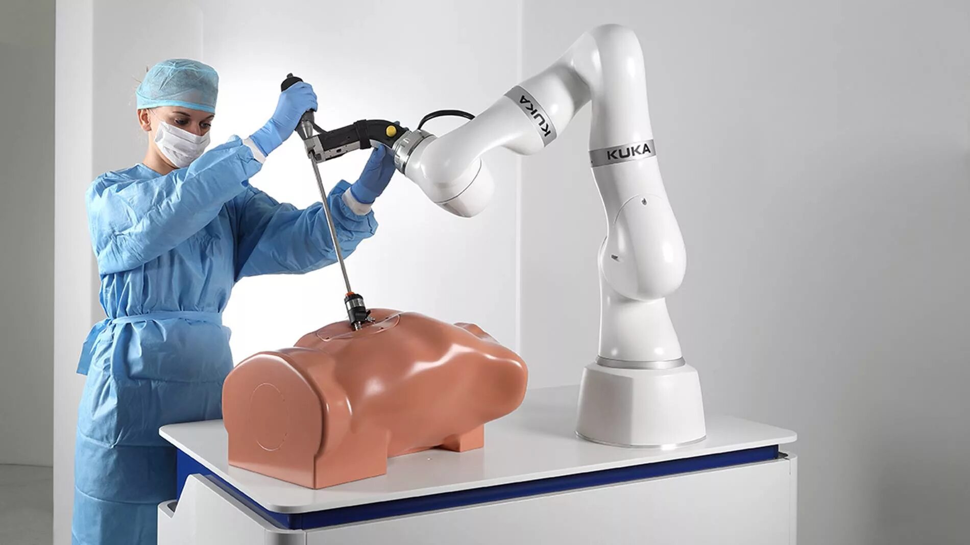 Kuka LBR med. Коллаборативные роботы Кука. Кука коллаборативные роботы для медицины. Роботизированная хирургия.