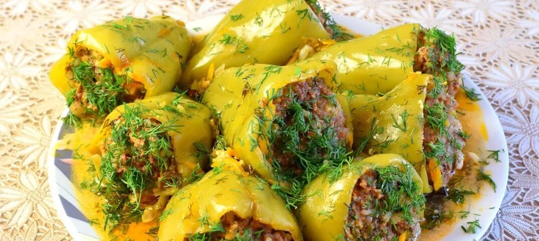 Голубцы с перцем рецепт с фаршем. Голубцы перец фаршированный. голубцы с перцем. голубцы фаршированные. голубцы болгарские.