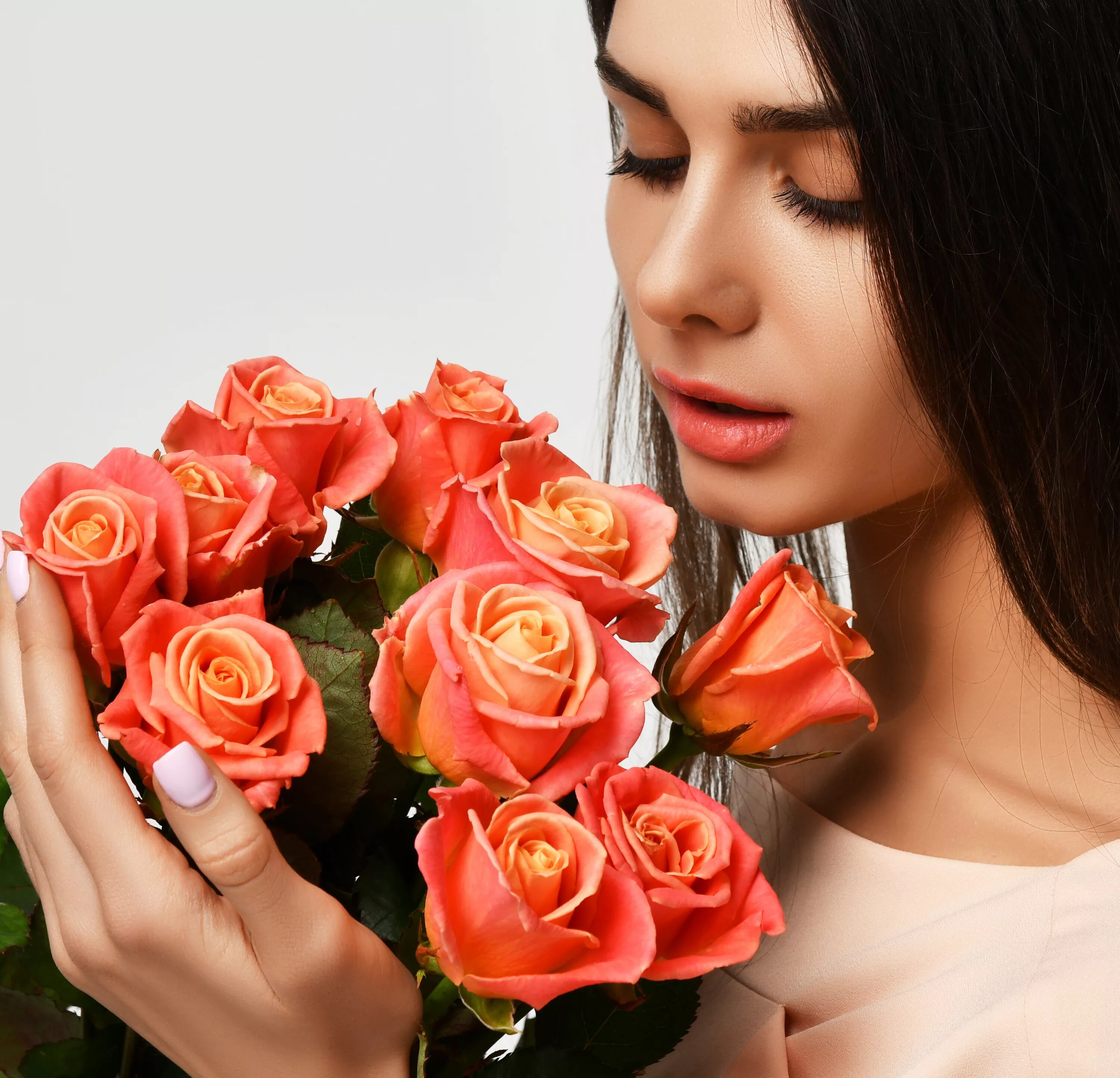 Розы красивые женщины. Девушка с розой. Букет "девушке". Девушка с цветами. Девушка с букетом роз.