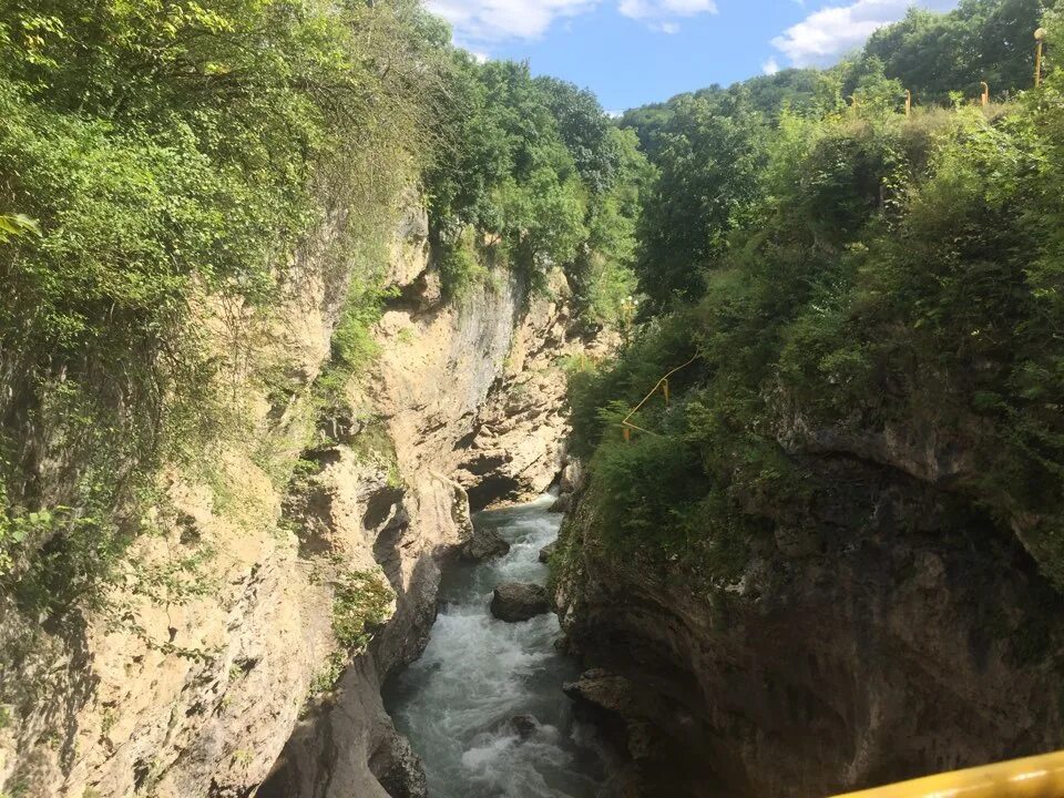 Заброска каменномостский. Каменномостский Адыгея Белогорье. Каменномостский монастырь. Каменномостский Краснодар. Мужской монастырь в Адыгее в Каменномостском.