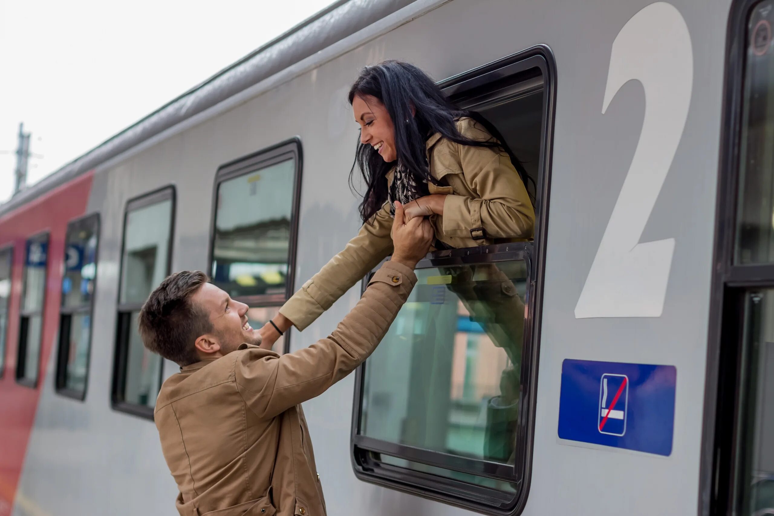Kylies company is offering a train. Kylies company is offering a train. Фото парень с девушкой опаздывают на поезд. Kylies company is offering a train. Sw western loco.