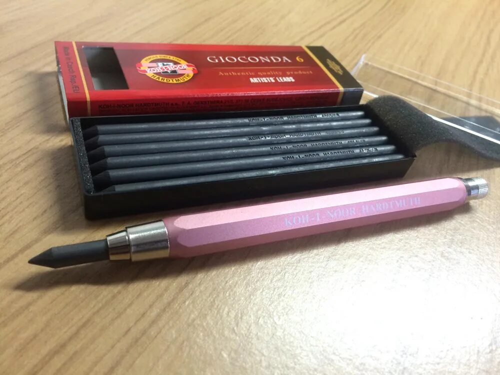 Koh i hardtmuth. Карандаш koh-i-noor hardtmuth. koh-i-noor hardtmuth 1500. koh-i-noor hardtmuth fixative 01425980015l лак. koh-i-noor 5344.