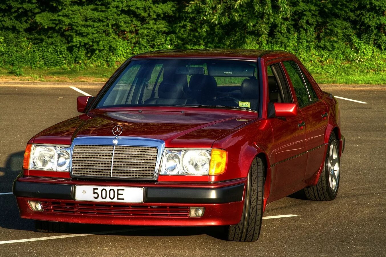 Е 500 3. Mercedes Benz w124 e200. Mercedes-Benz w124 красный. Мерседес е500 волчок красный. Мерседес Бенц 124 кузов.