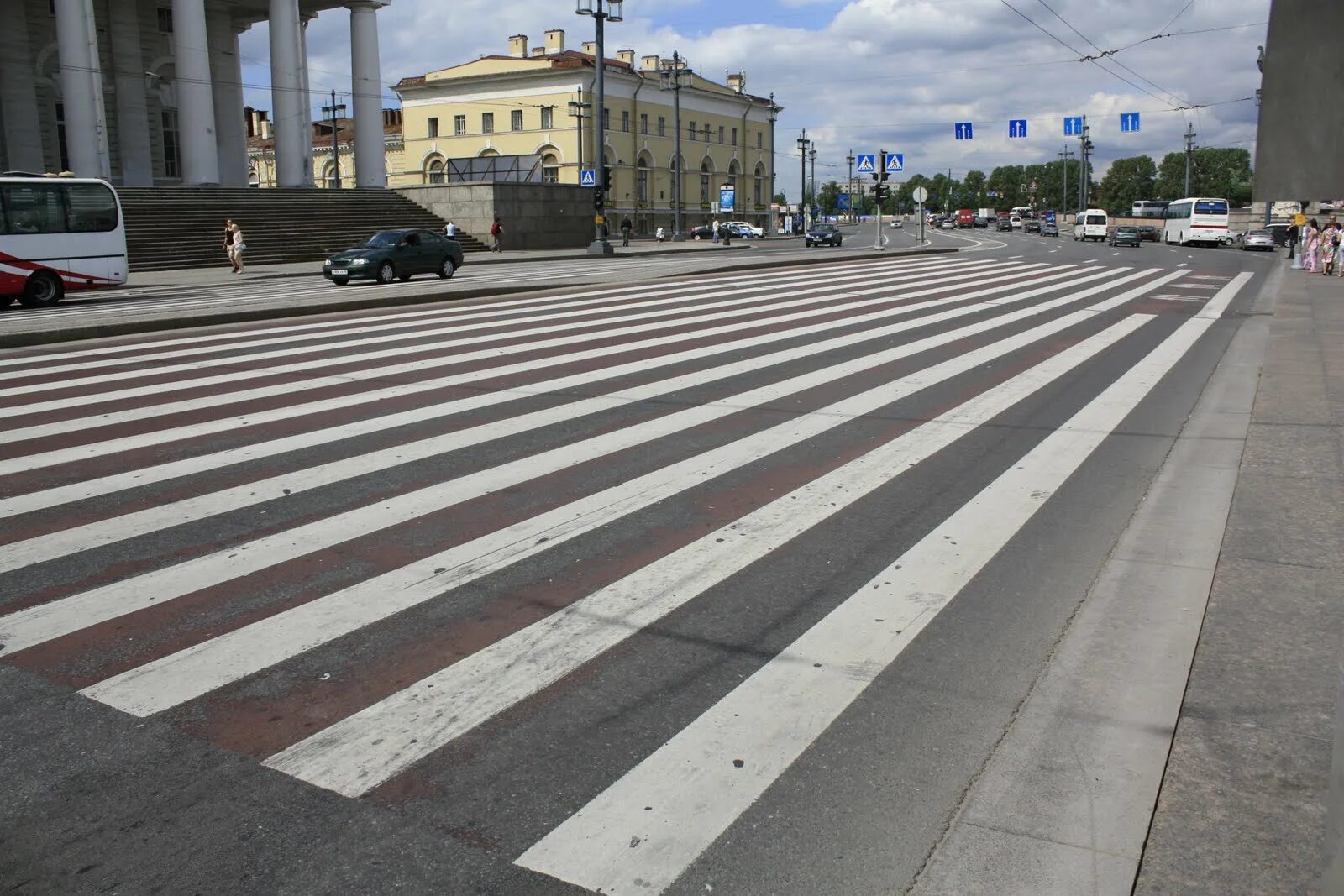 Самый длинный переход. Пешеходный переход. Пешеходный переход широкий. Самый широкий пешеходный переход. Самый длинный пешеходный переход.