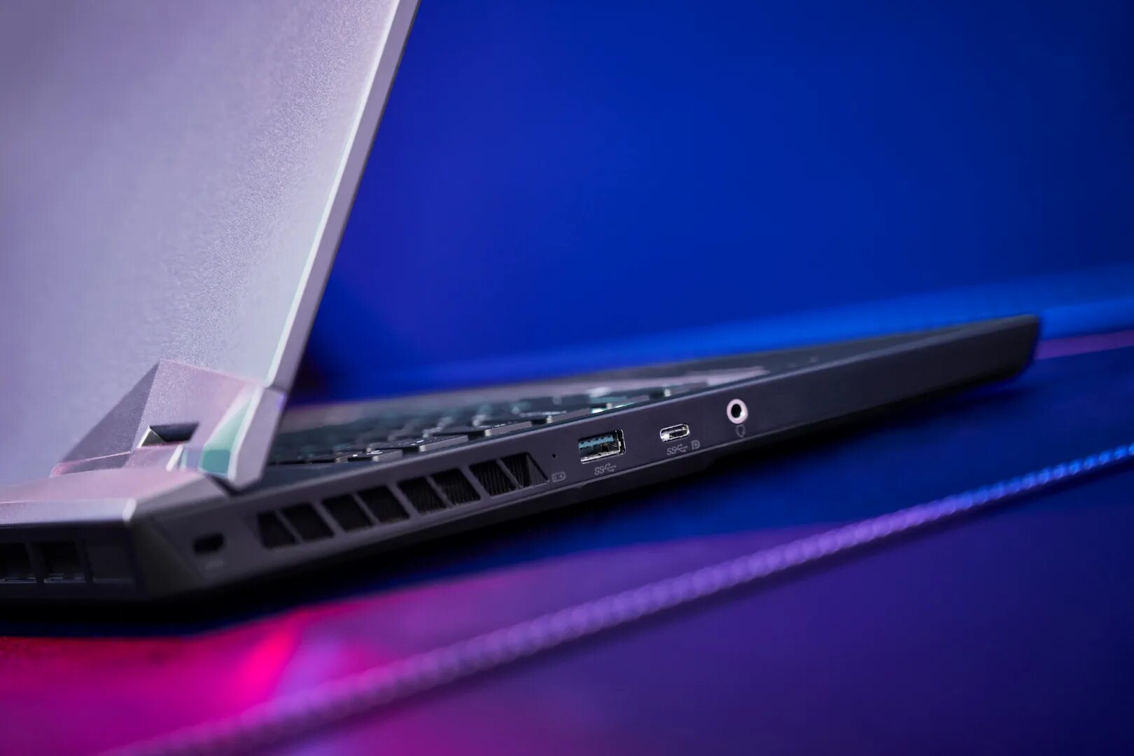 Msi 12700h. Ноутбуки msi 2025 3070. ноутбук msi 3070. msi 2025 ноутбук 16.3 дюйма экрана. msi ge76uh 10uh420ru зарядядеый блок.