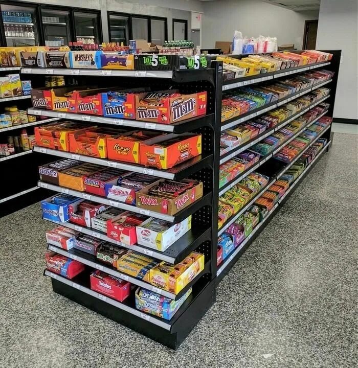 Полки продуктового магазина с товаром. Стеллажи для продуктового магазина. Супермаркет красивые полки. Азен стела для супермаркет. Стеллажи для супермаркета.