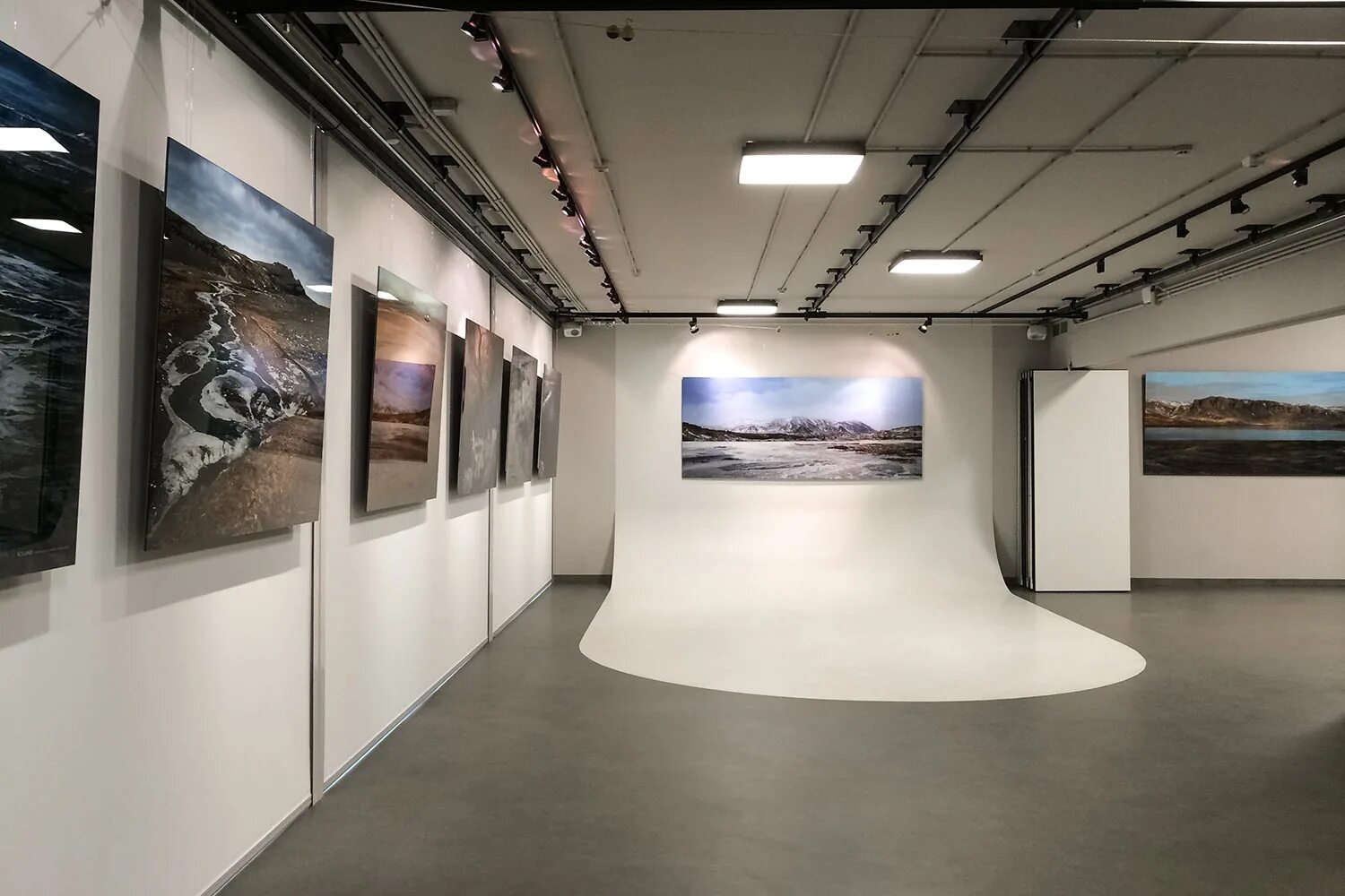 Креативная выставка. Креативные фотовыставки. креативные выставки. фотовыставка в офисе. выставочные экспозиции креативные.