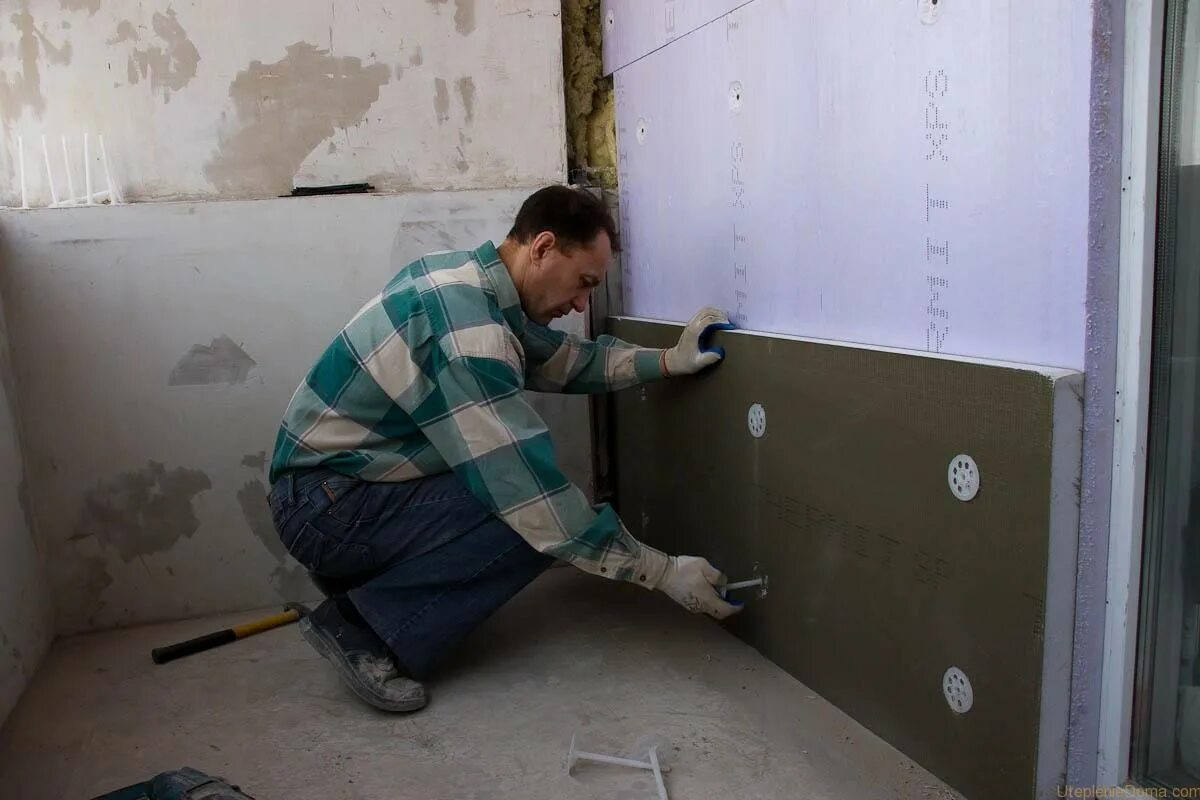 утепление стен. утепление стен пенопластом изнутри. утепление саун из нуьтри. внутренний утеплитель для деревянных стен. утеплитель для дачи стены.