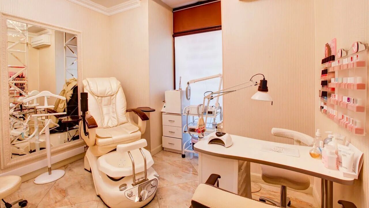 Салон маникюра и педикюра. Название маникюрного кабинета. Студия маникюра елены петрушиной. Название маникюрного кабинета. Ногтевая студия москва.