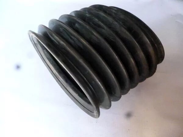 Резиновая гофра на воздушный фильтр камаз 6520. Гофра воздушного фильтра камаз 5320. Уплотнитель 5460-1109250 камаз. Уплотнитель 5320-1109250. Воздушная гофра камаз.