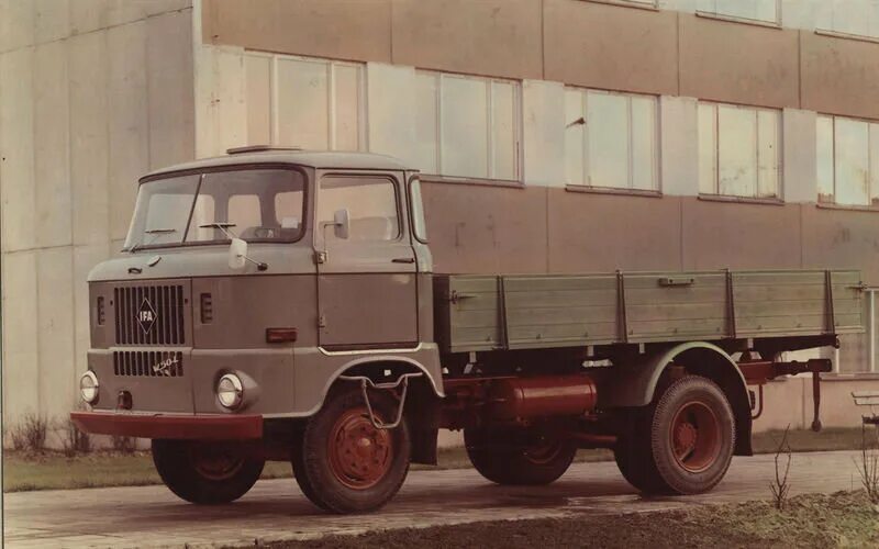 Грузовик производства гдр 5 букв. Автомобиль ifa w50. седельный тягач ифа w50. ifa l50 грузовик. ифа 50 тягач.