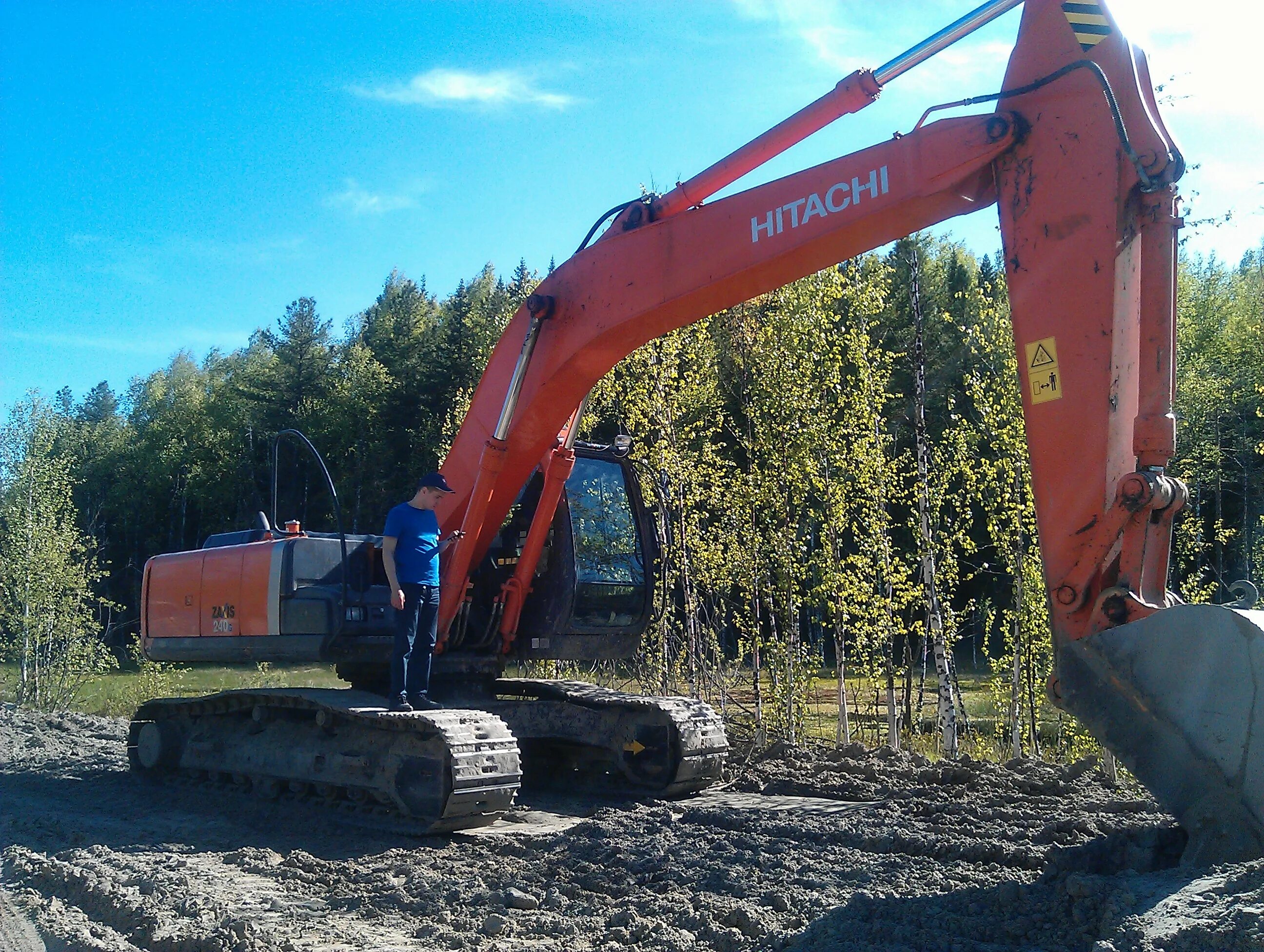 Машинист экскаватора хабаровск. Hitachi zx240-3g. Экскаватор Hitachi zx240-3g. Hitachi 240-3g. Hitachi 240-3.