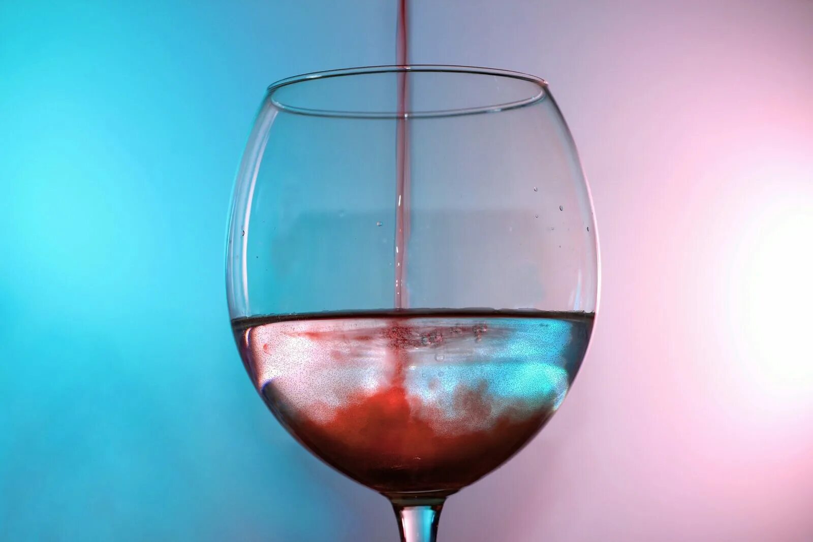 Вино и вода. Распитие вина. Вино разводят водой. Винная вода. Алкоголь и вода.