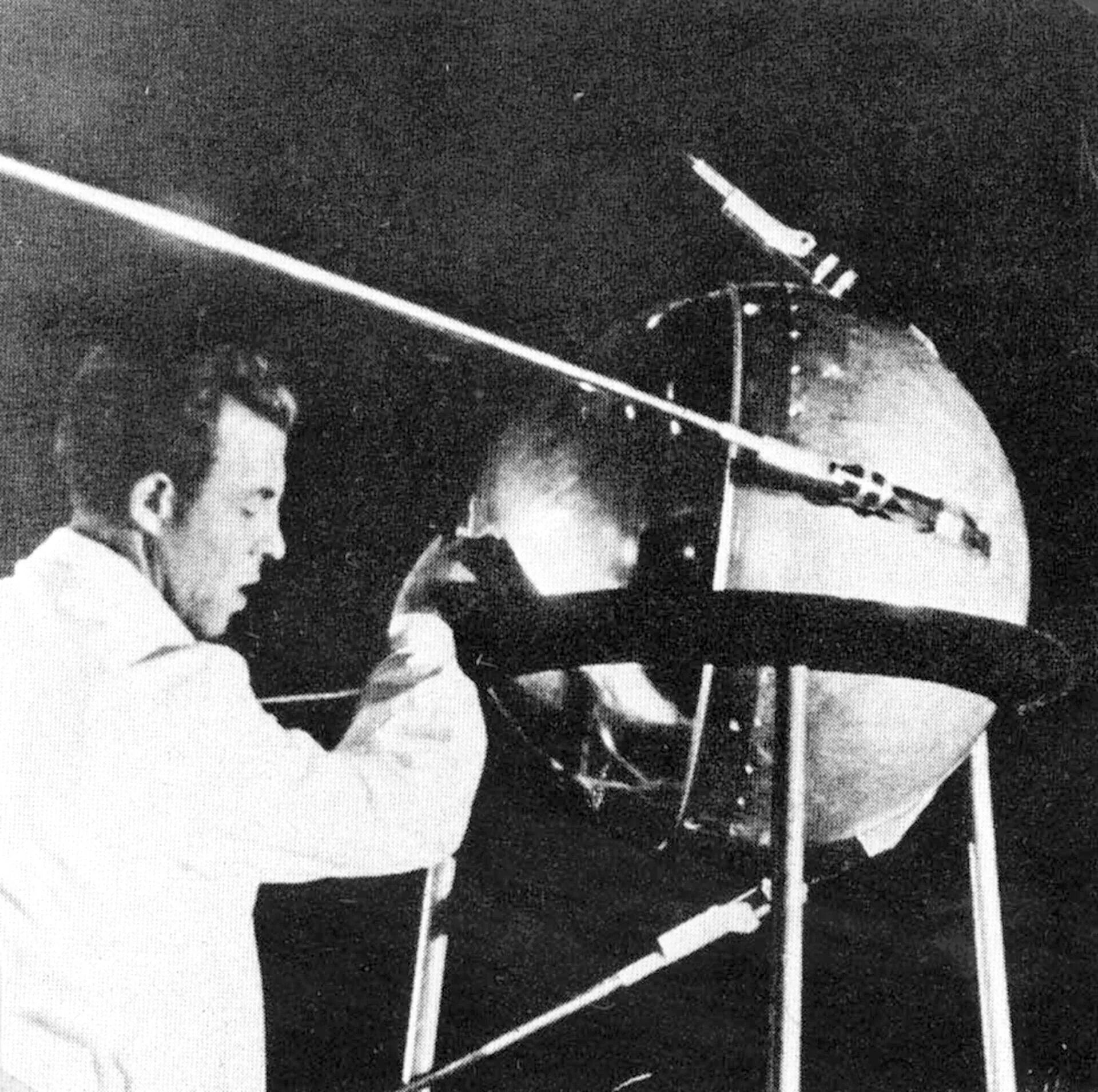 Изображение первый искусственный спутник земли 1957 руководитель. Первый спутник 1957. спутник-1 первый искусственный спутник земли.