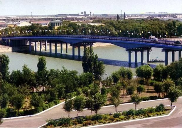Атырау мост. Атырау мост европа азия. мост через реку урал атырау. атырау река. город на реке урал атырау.