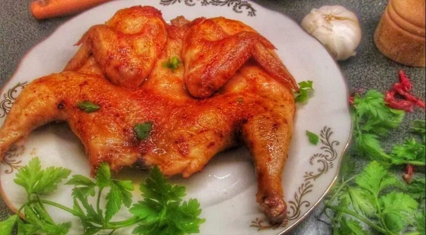 Хрустящий цыпленок табака. Цыпленок табака. курица в духовке с хрустящей корочкой. цыплёнок табака в духовке. жареная курица в духовке с хрустящей корочкой.
