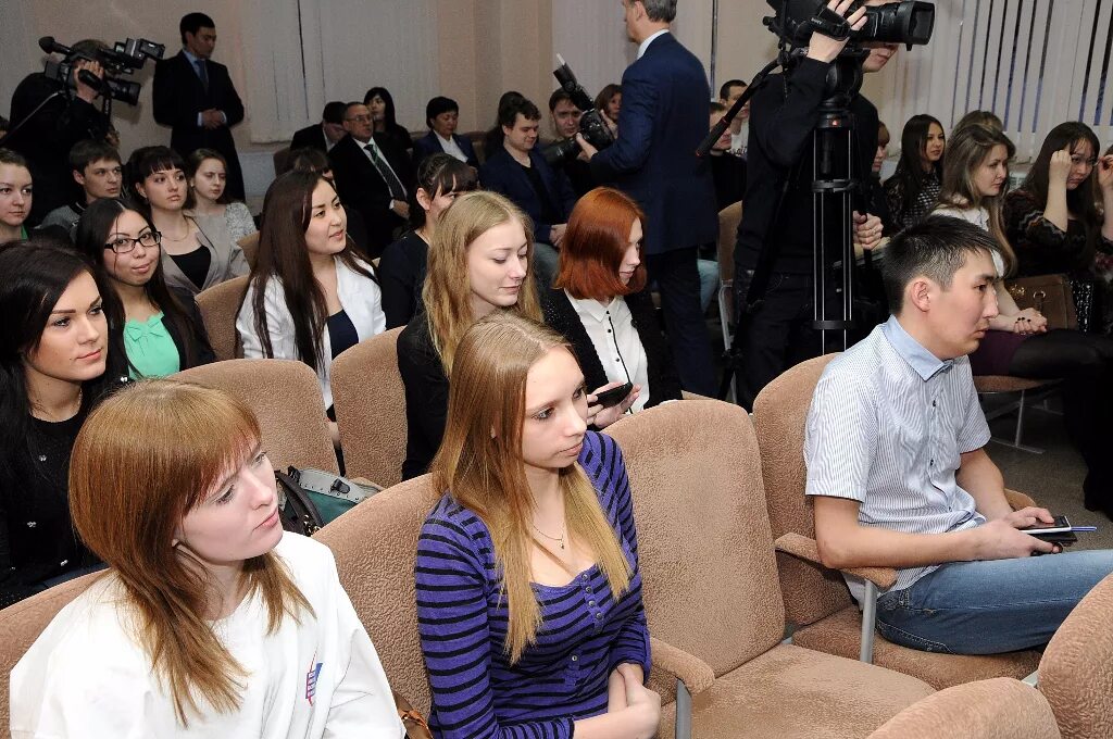 Барнаульские школьники. Алгик барнаул студенты. Студенты барнаула. Состав депутатов молодежного парламента города барнаула. Студенты барнаула.