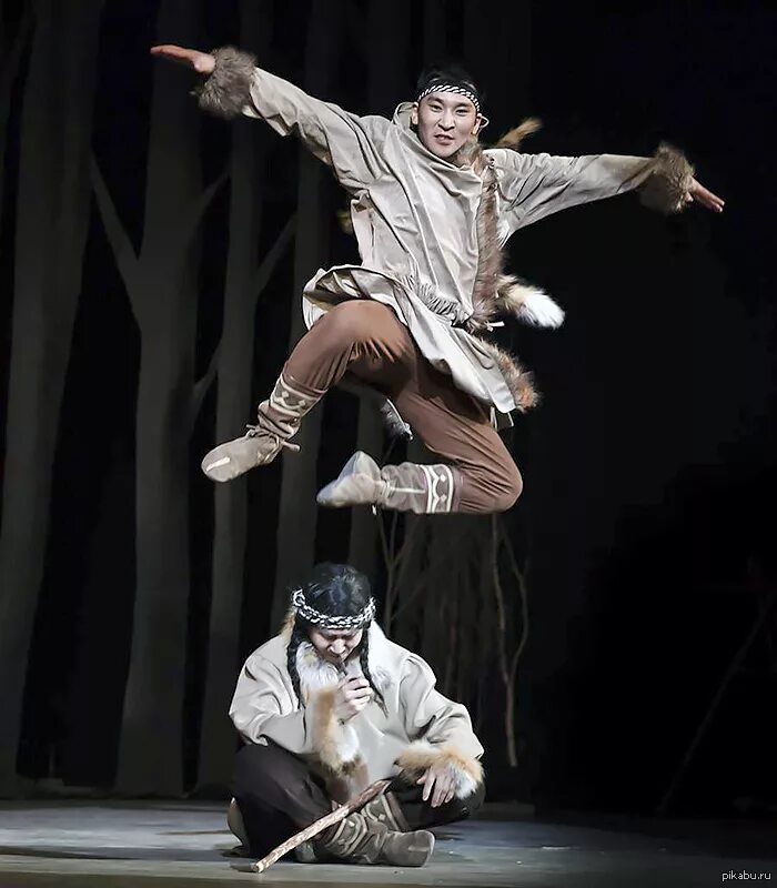 Якутские танцы видео. Якутские танцы видео. Танец якутов в детском саду. Якутские танцы видео. Приветственный танец якутский.