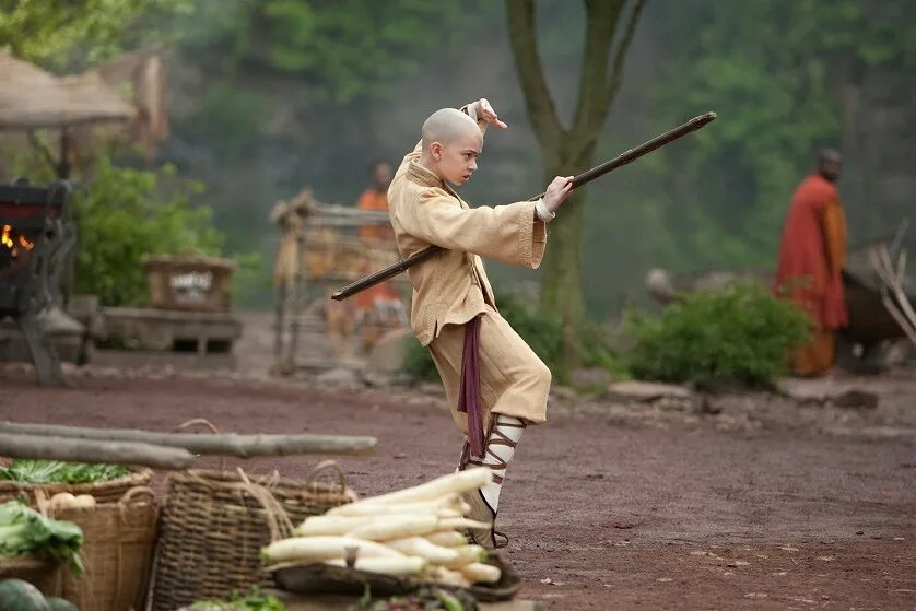 повелитель стихий 2010. повелитель стихий аанг. шон тоуб повелитель стихий. повелитель стихий 2010. повелитель стихий шьямалан.