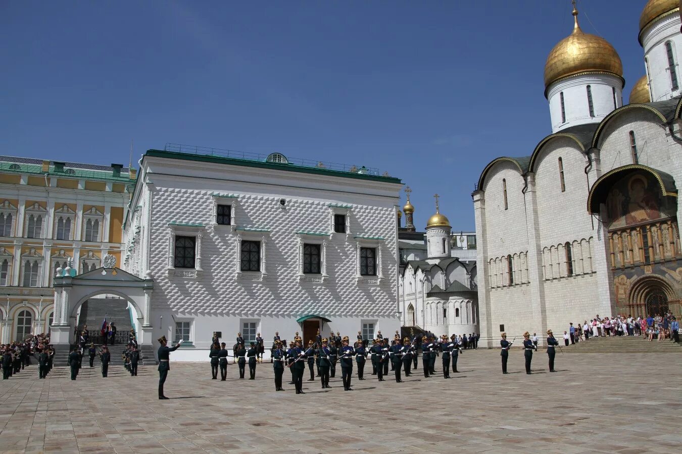 Где соборная площадь. Соборная площадь Московского Кремля. Ансамбль Соборной площади Московского Кремля. Здания на Соборной площади Кремля. Соборная площадь Московского Кремля фото.