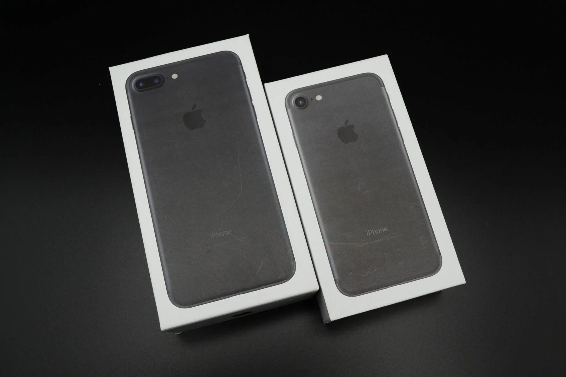 Iphone 7 Plus Black. Айфон 7 плюс коробка. Iphone 7 Plus черный коробка. Айфон 7 32 ГБ коробка. Айфон 7 новый оригинал
