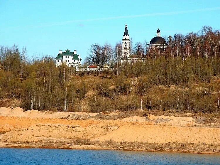 Мансурово лайф коттеджный поселок. Мансурово церковь николая чудотворца. Храм в мансурово истринский район. Храм в мансурово истринский район. Никольская церковь мансурово.