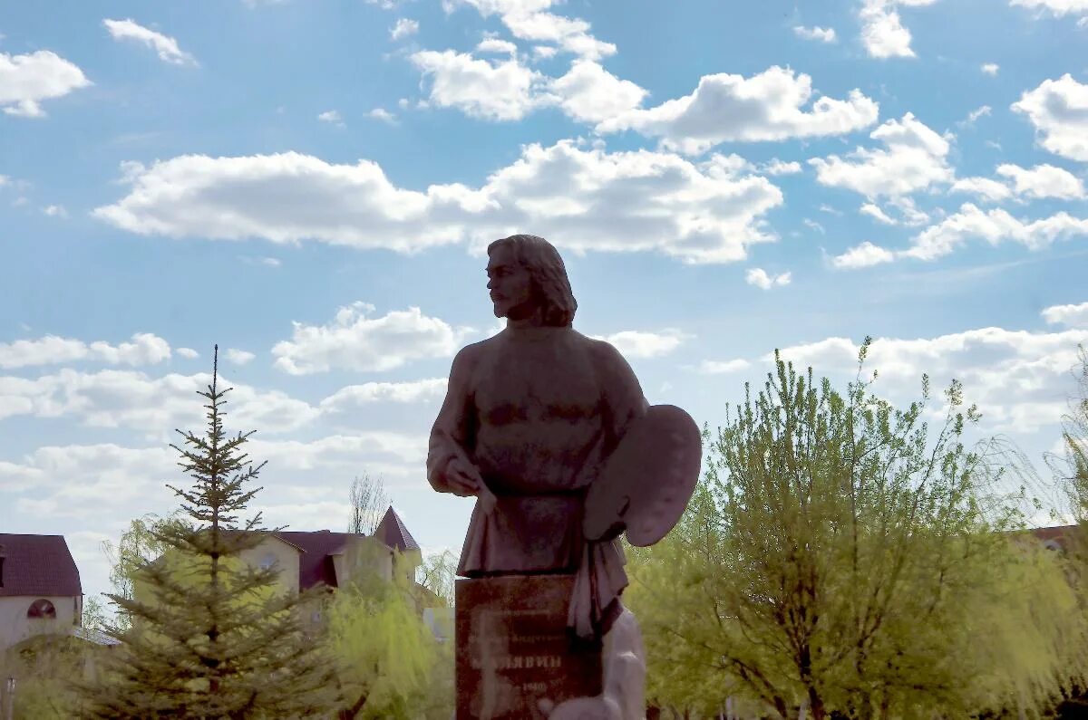 День рождения бузулук. Памятник Малявину в Бузулуке. Памятник Филиппу Малявину в Бузулуке. Памятник ф.а. Малявину. Памятник художнику в Бузулуке.