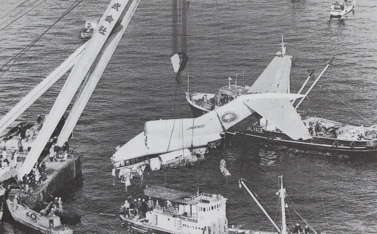 Столкновение в токио. Катастрофа boeing 727 под токио. боинг 707 авиакатастрофа 1966.