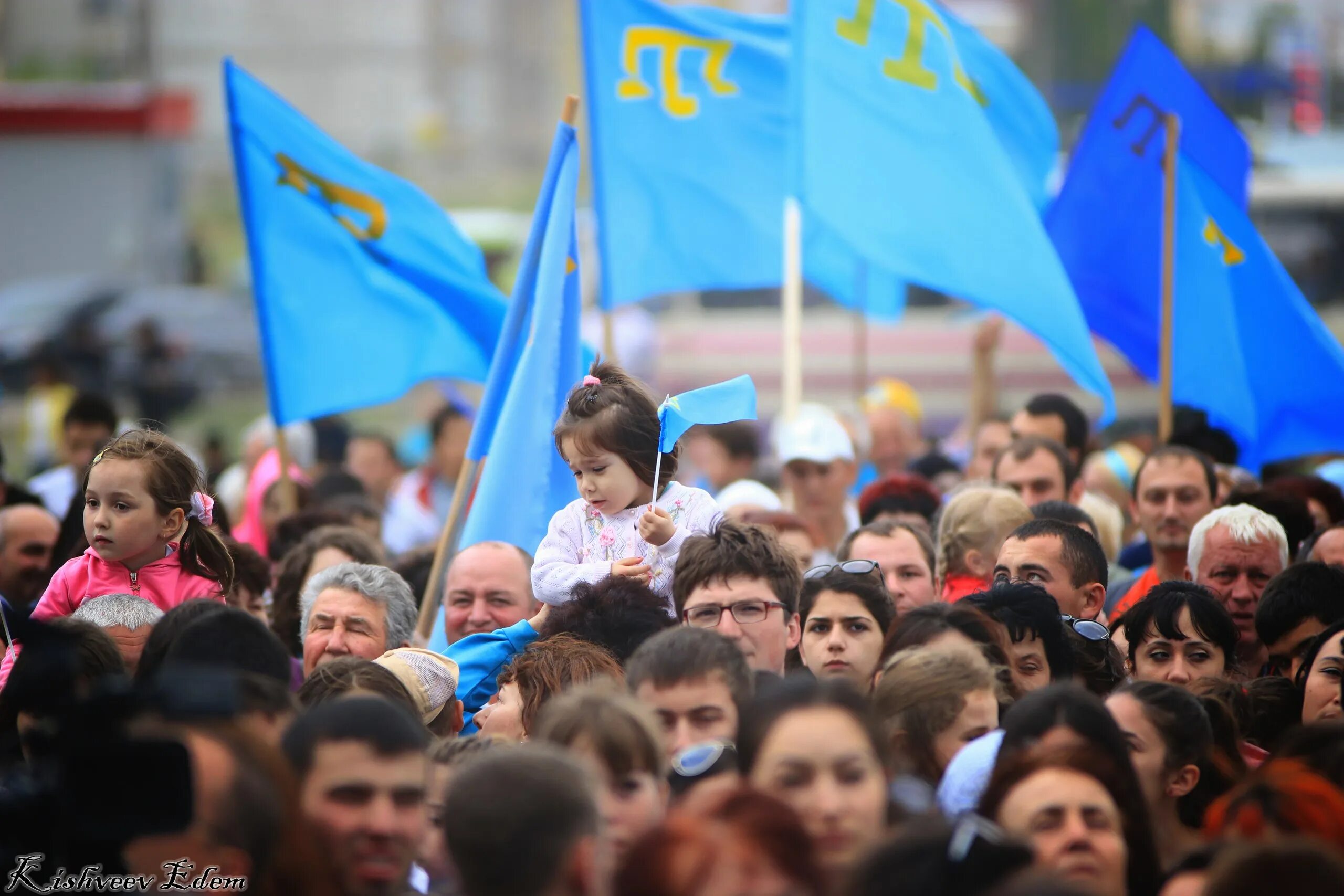 Крымские татары 2014. Патриоты крымские татары. Крымские татары блондины. Крымские татары 2014 год. Выступления крымских татар.