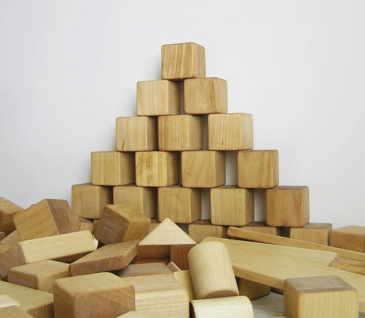 Деревянные кубики купить. Деревянные кубики. Деревянные кубики для детей. Деревянные кубики конструктор. Деревянный Кубок.