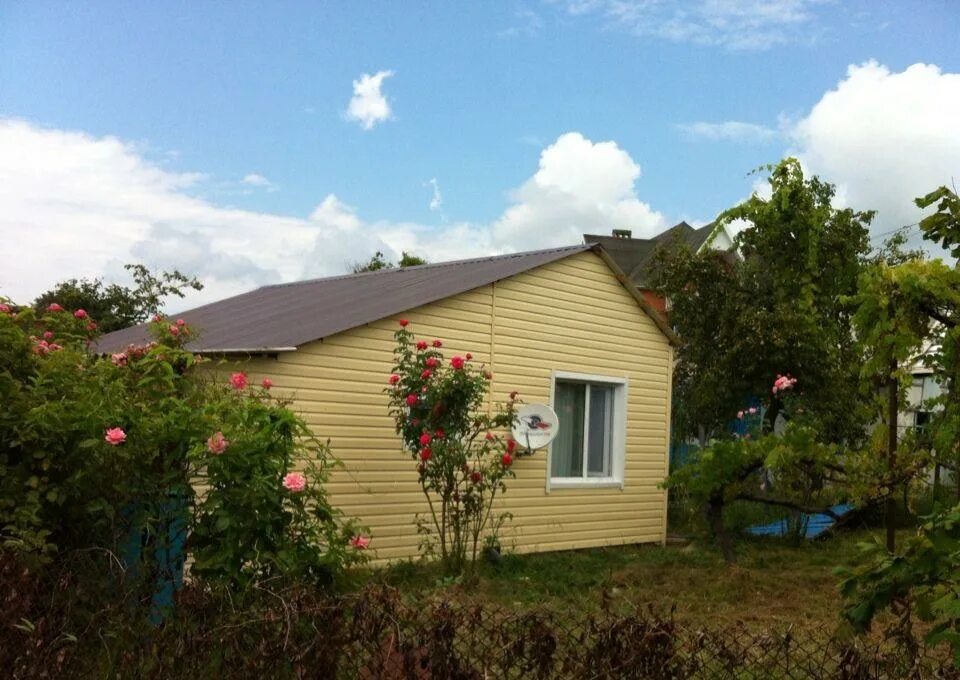 Краснодарский край, туапсе, лазурная ул. Бухта инал домики. Абрау дюрсо краснодарский край отель. Коттедж на юге. 2х этажный гостевой домик.