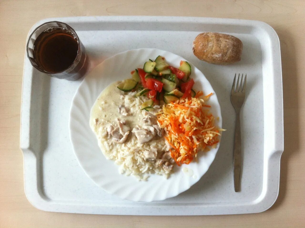 Еда в столовке. Обед в столовой. еда в школьной столовой. еда столовой на тарелке. блюда из школьной столовой.