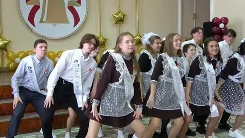 Выступления 11 класса на выпускном вечере