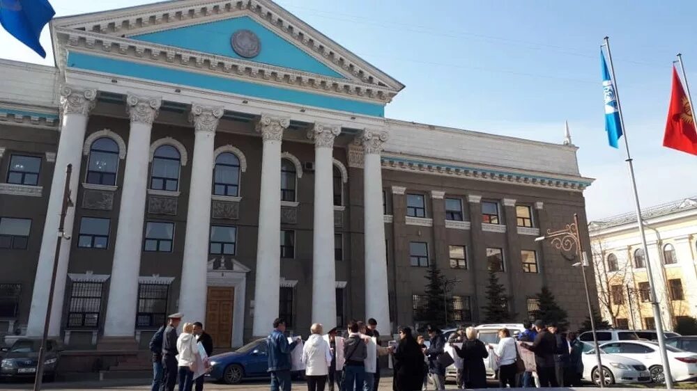 Бишкек мэрия горы. Мэрия бишкек. Ош мэрия. Мэрия города бишкек лого. Мэрия бишкек фото.