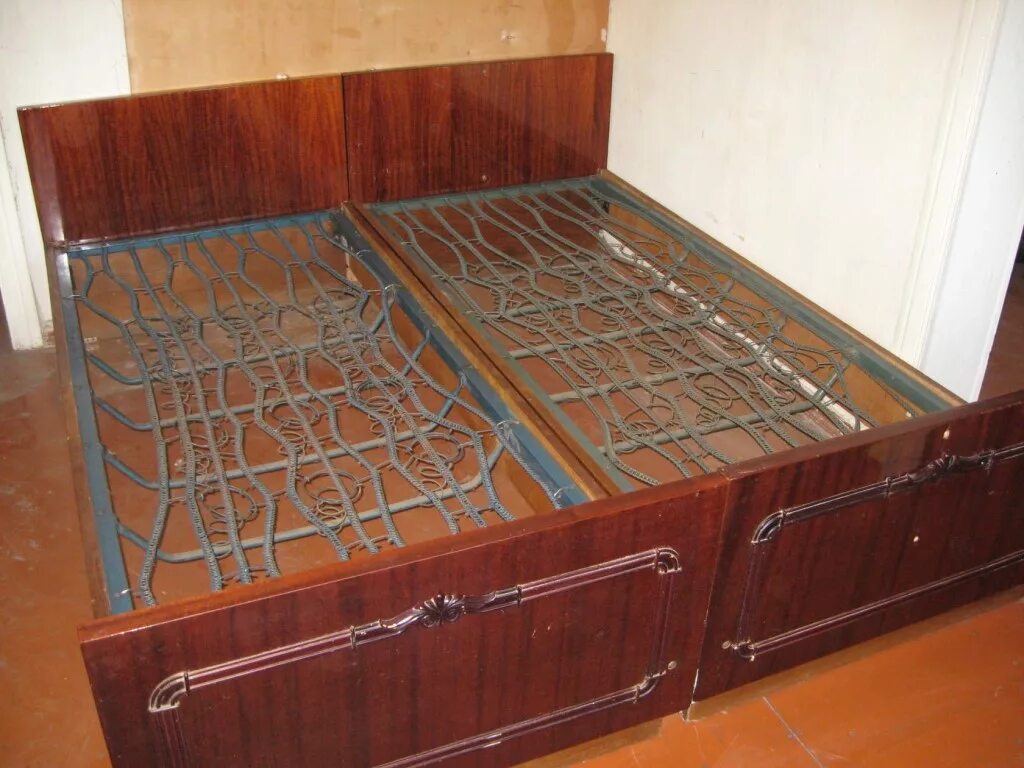 Барахолка харцызск. Спальный гарнитур валентина. Барахолка инструмента. Блошиный рынок в саратове. Барахолка харцызск.