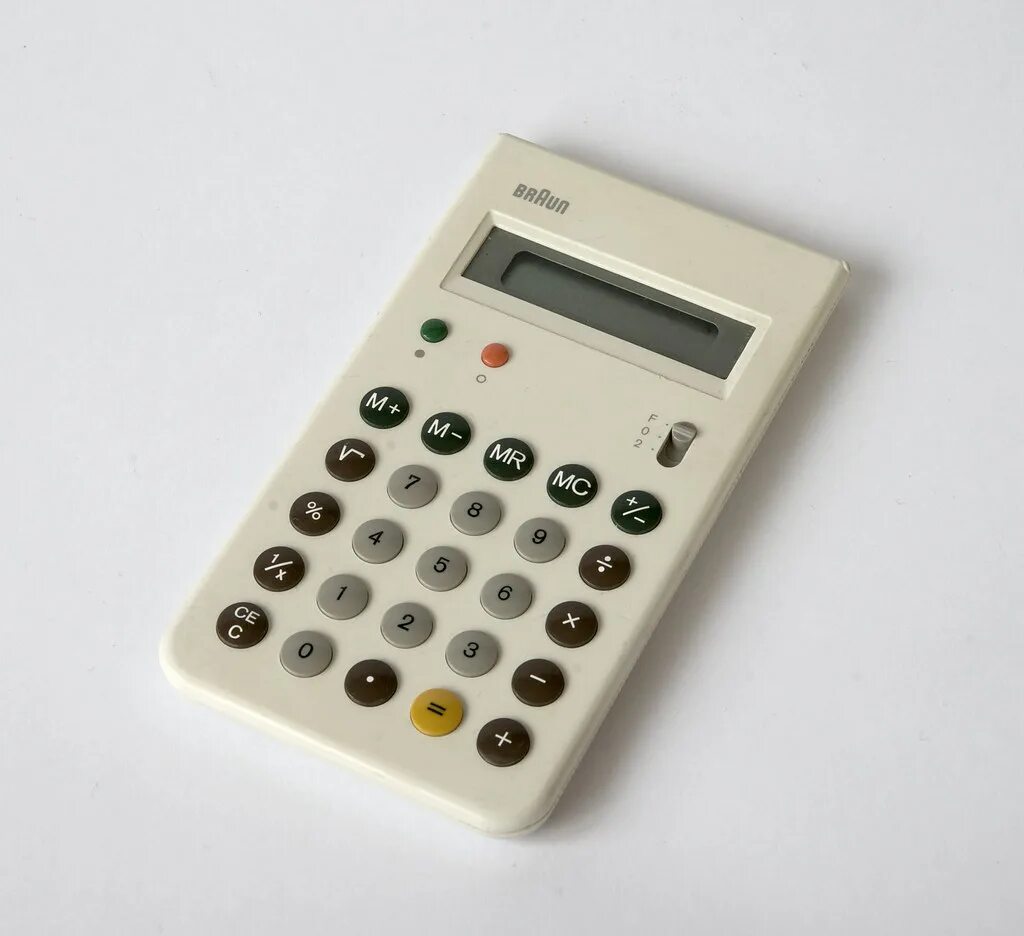 Ет калькулятор. Дитер рамс калькулятор. калькулятор браун. braun calculator iphone. калькулятор браун 1950 годов.